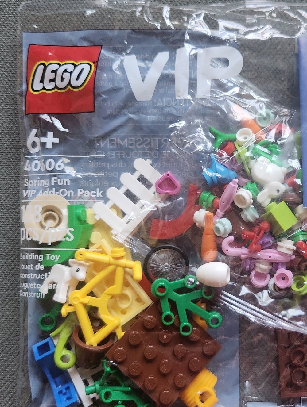 Lego VIP Spring Fun Add-On Pack with Multicolor Accessories - Picture 2 of 2